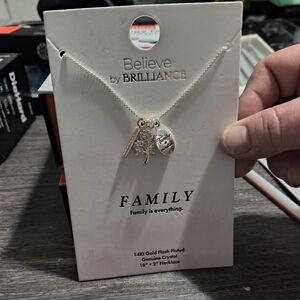 Women's jewelry necklace